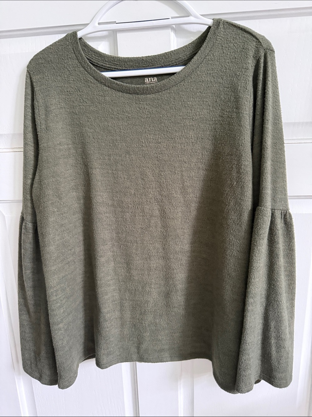 a.n.a Bell Sleeve Top Size XL in Olive